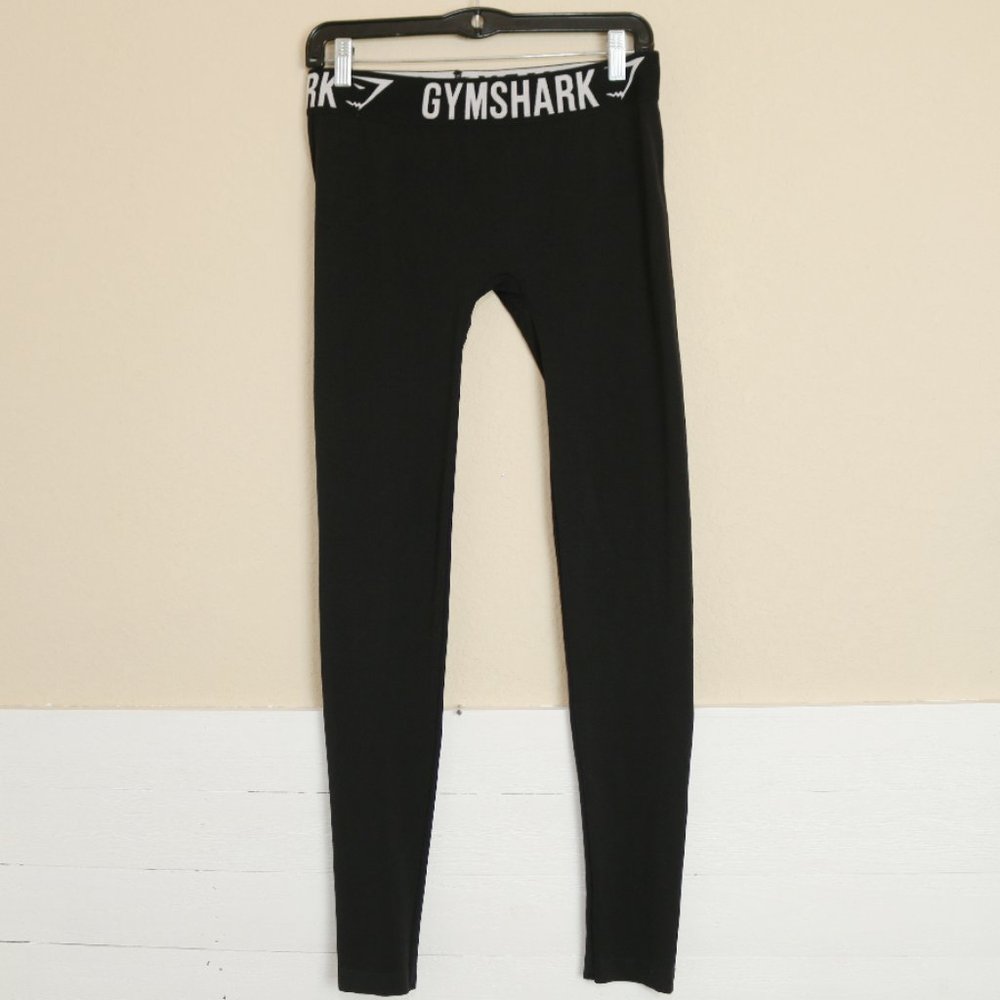 Gymshark Womens Size Large L Seamless Knit Cropped Low Rise Leggings Black logo